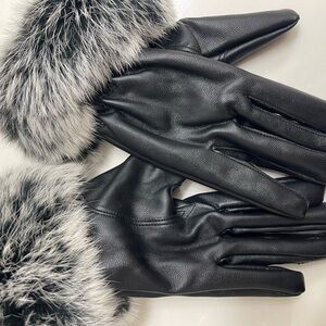 Elegant Black Leather Gloves with Faux Fur Trim